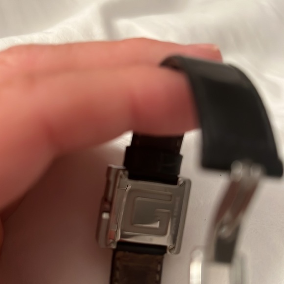 Gucci Watch - Picture 3 of 4